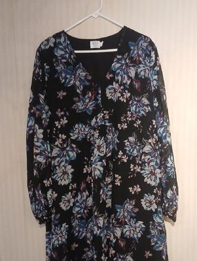 Time and Tru Black Floral V-Neck Long Sleeve Dress with Blue and White Blooms